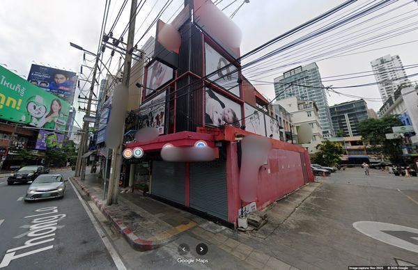 Shop House for Rent in Thonglor Main Road BTS Walk Distance