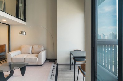🔥For Rent Now🔥 KnightsBridge Space Sukhumvit – Rama 4, near BTS Phra Khanong. Duplex unit with high ceilings, luxury feel, ready to move in, complete facilities. Perfect for urban lifestyle enthusiasts.