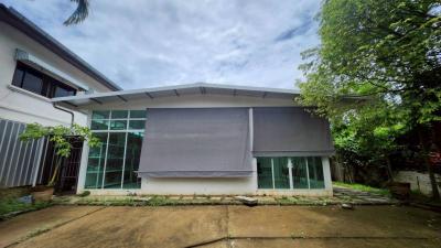 Land with Buildings for Sale, 100 sq.wah, Chang Khlan Area, Downtown, Near Chiang Mai Airport