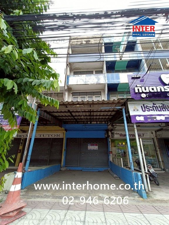 Commercial building, 3.5 floors, 21 sq m, commercial building near Fashion Island, The Promenade, before Soi Ramintra 67, Ramintra Road, Pradit Manutham Road, Khan Na Yao District, Bangkok.