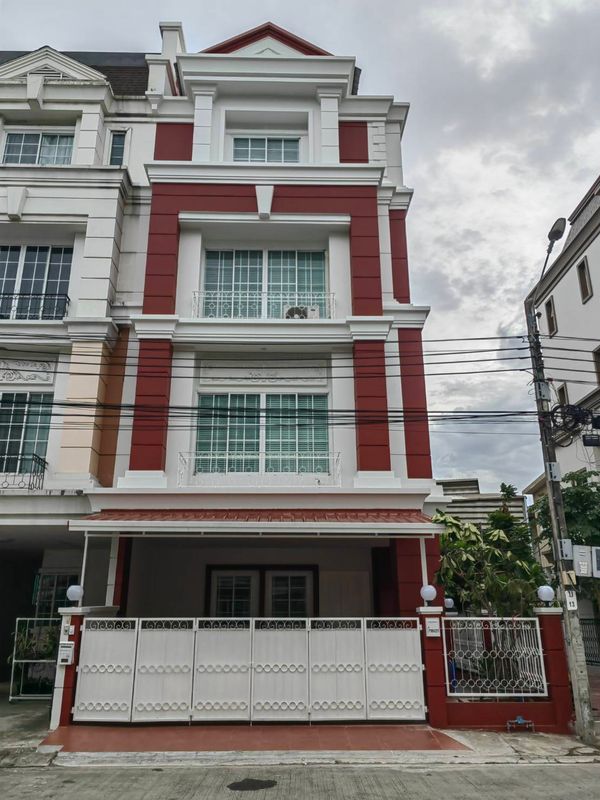 Townhome for rent, Plus Park Avenue, near Central Bangna, only 7 minutes.