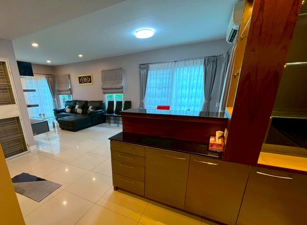 Newly renovated house with new furniture, new wallpaper, everything is new. Fully furnished.