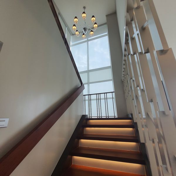 For rent, 2-story Penthouse Duplex at Four Wing Residence Srinakarin, 3 bedrooms, 4 bathrooms.