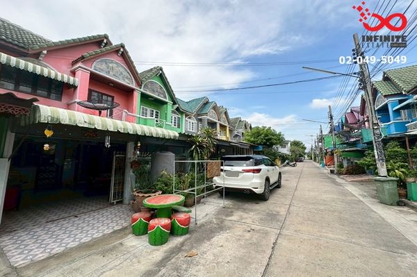 2-story townhouse for sale, Rattanathani Village, Kanchanaphisek, Wat Lat Pla Duk, near MRT Khlong Bang Phai, Central Westgate.