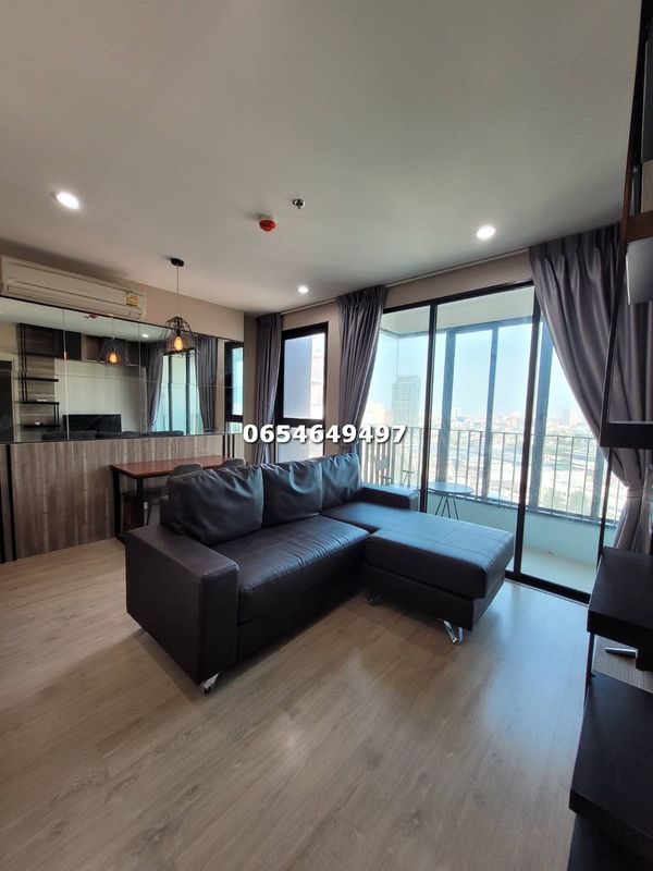 Urgent for sale Ideo Q chula samyan 2 bedrooms, 1 bathroom, size 48 sq m. If interested, contact 065-464-9497
