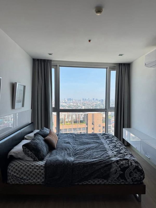 For rent, Sky Walk Residence, Building B, 37th floor, area 52 square meters, with furniture, 1 bedroom, Sukhumvit Road, Phra Khanong Nuea Subdistrict, Watthana District, Bangkok.
