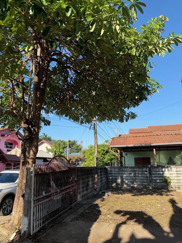 Only 9 km from Suvarnabhumi Airport! Great Value Price! For Sale: 2-Storey Detached House in Happy Place 2, 62.3 Sq.wah, Near Lat Krabang Industrial Estate – Urgent Sale!