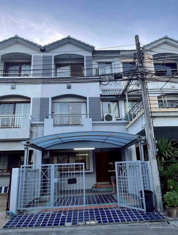 🔥ขาย ทาวน์เฮ้าส์ 3 ชั้น บ้านกลางเมือง พระรามเก้า ซอย 43 ทำเลใจกลางเมือง หน้าสวนสวย ใกล้ห้าง ✅ลงทางด่วนถึงเลย สามารถจดทะเบียนออฟฟิศได้