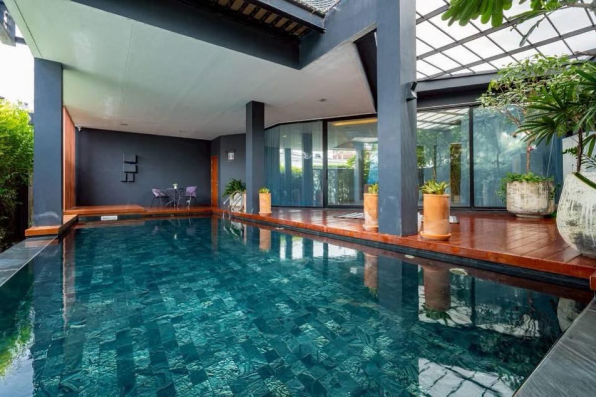 For Sale  Exclusive 4-Bedroom Pool Villa at Sukhumvit 71 , newly renovated , Khlong Tan Nuea , Watthana , Bangkok , CX-156853