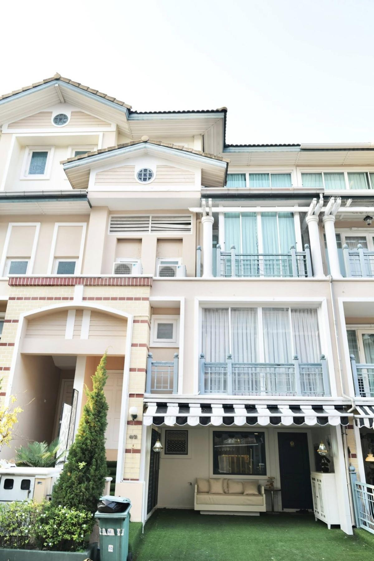 ขายทาวน์เฮ้าส์/ทาวน์โฮม  คริสตัล วิลล์ MRT-ลาดพร้าว 71 (สายสีเหลือง) ลาดพร้าว เขต ลาดพร้าว กรุงเทพ CX-151801