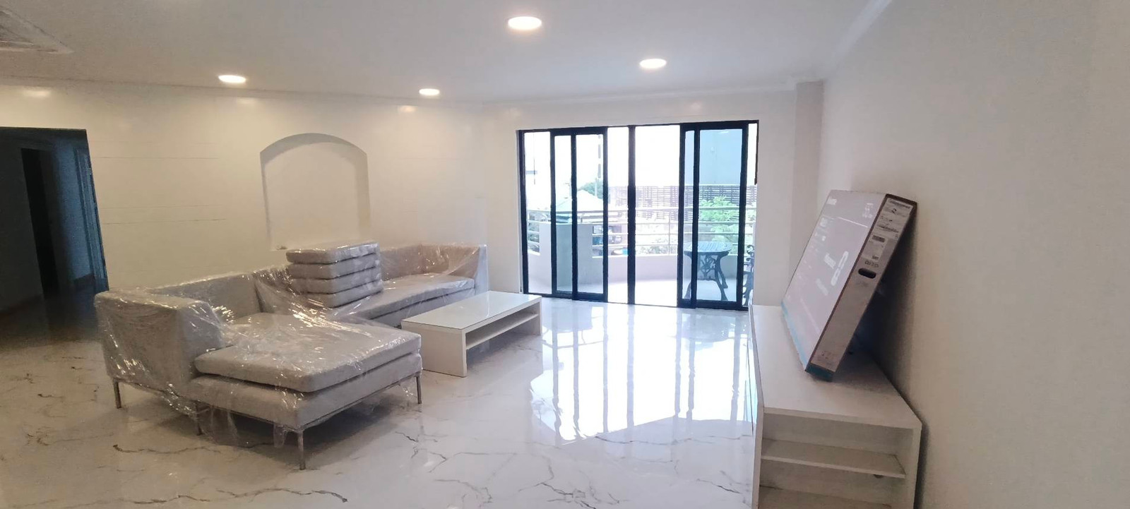 Cosmo Villa Sukhumvit 12 for rent 3 bedrooms 3 bathrooms 250 Sqm 75,000 per month Cosmo Villa Sukhumvit 12 for rent 3 bedrooms 3 bathrooms 250 Sqm 75,000 per month
