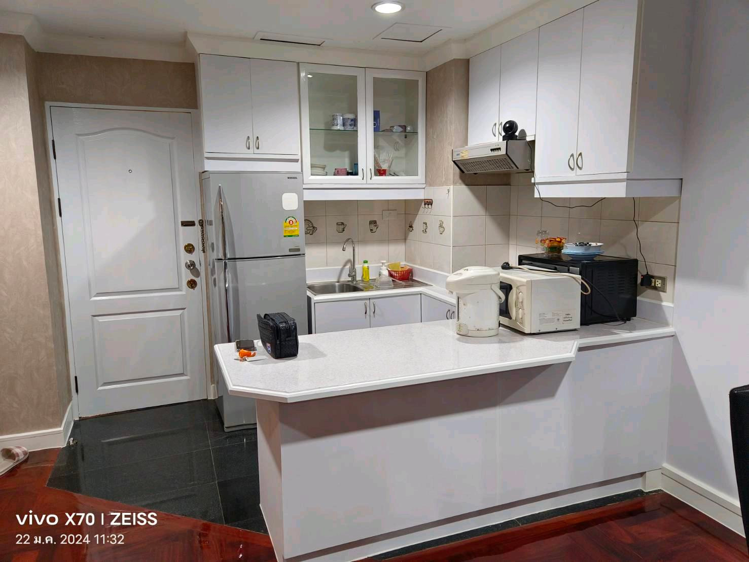 1 bed 1 bathroom for rent , price 24,000 Baht/Month. Located at Royal Place 2 near by BTS Rajdamri,  located in the middle of Bangkok , super easy to get around. The unit ready to move in , if you interested please contact  081-658-2322 Apple
 – รูปที่ 3