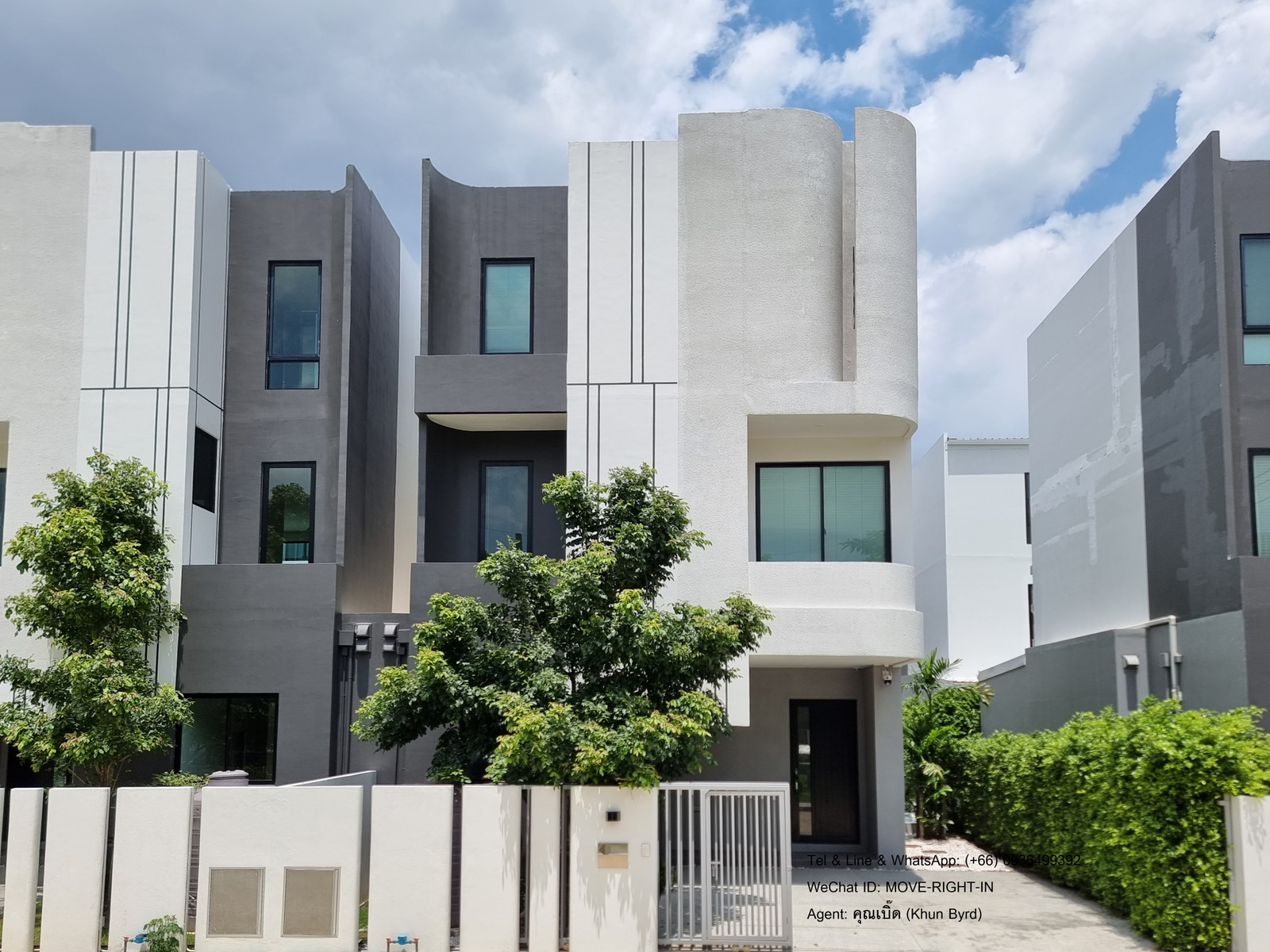 [For Rent] 3-storey twin house with private swimming pool | Altitude Forest Onnut-Latkrabang 3-Storey Twin House with Private