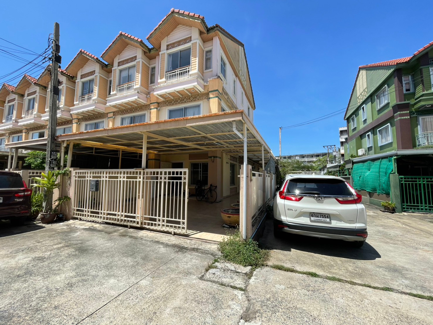 For Sale: 3-Storey Corner Townhouse in Sanara Village, Vibhavadi 27 - Land Area: 40.3 sq.wah | Price: THB 5.35 Million