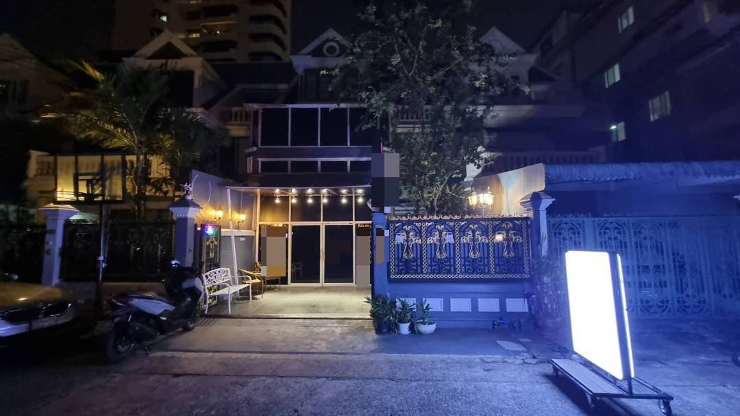 ขายบ้าน ปากซอยสุขุมวิท26 ขนาด 44 ตร.วา ใกล้ก๋วยเตี๋ยวรุ่งเรือง BTS พร้อมพงษ์ ขายบ้าน ปากซอยสุขุมวิท26 ขนาด 44 ตร.วา ใกล้ก๋วยเตี๋ยวรุ่งเรือง BTS พร้อมพงษ์