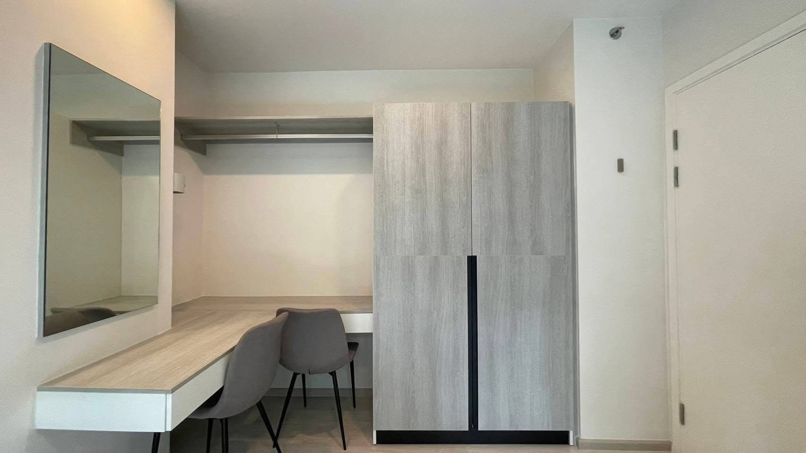For rent: D Condo Ping, size 60 sq m, 5th floor.