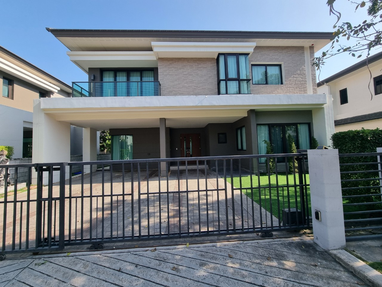 Single house for rent, luxury project The City Ramintra 2, The City Ramintra 2, near Chatuchot Expressway, Sukhaphiban 5 Road, Ramintra Road, Kaset-Nawamin Road, Lat Phrao Road. Single house for rent, luxury project The City Ramintra 2, The City Ramintra 2, near Chatuchot Expressway, Sukhaphiban 5 Road, Ramintra Road, Kaset-Nawamin Road, Lat Phrao Road.