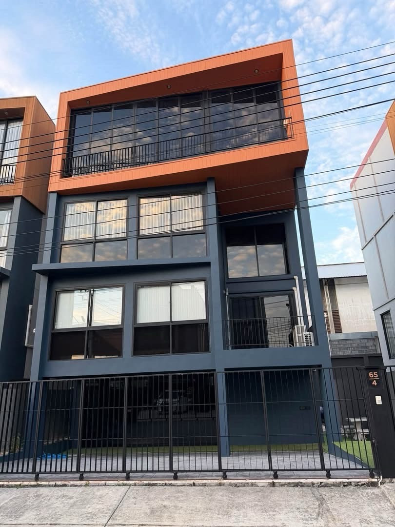 FOR RENT: 4-Story Home Office  Project: WERKK  Location: King Kaew