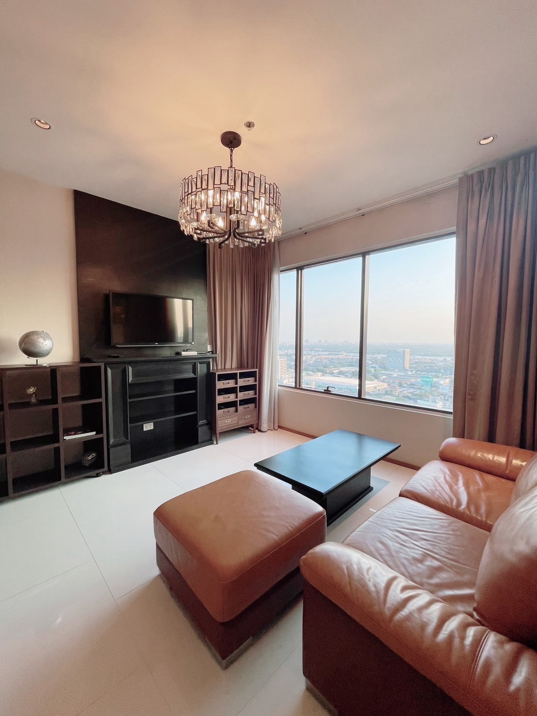 The Emporio Place Sukhumvit 24 | 1 Bedroom, 50 SQ.M. | High Floor North Tower | Rent 35,000 THB/Month Call:0635925888 The Emporio Place Sukhumvit 24 | 1 Bedroom, 50 SQ.M. | High Floor North Tower | Rent 35,000 THB/Month Call:0635925888