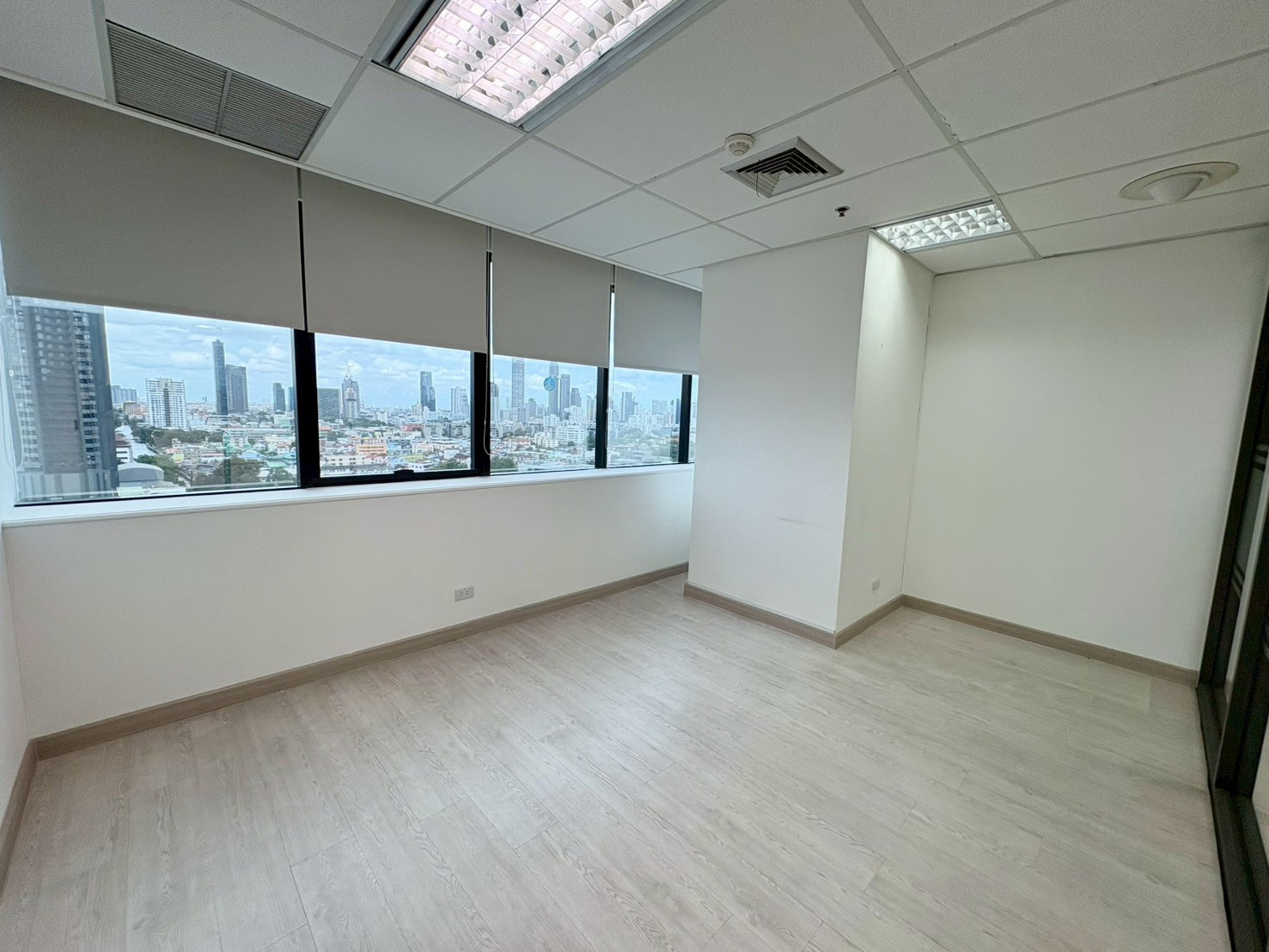 Office for rent, Italthai Tower, 16th floor, size 150 Sq.m. – รูปที่ 4