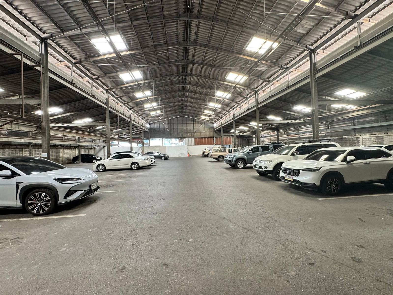 Warehouse space for rent Potential location in the heart of the city, Nonsi Road, large land, 580 square meters, usable area. 2,320 square meters