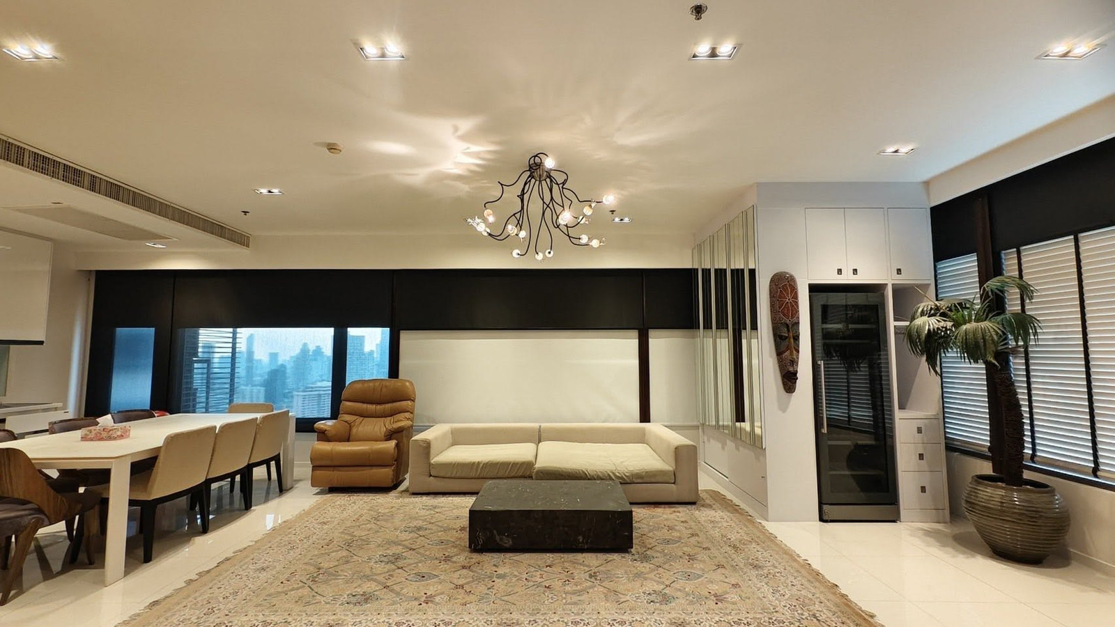 For rent • 🏢 𝐀𝐦𝐚𝐧𝐭𝐚 𝐋𝐮𝐦𝐩𝐢𝐧𝐢 - 2 bedroom condo, opposite One Bangkok, ready to move in! (Add LINE : aae.mmproperty)