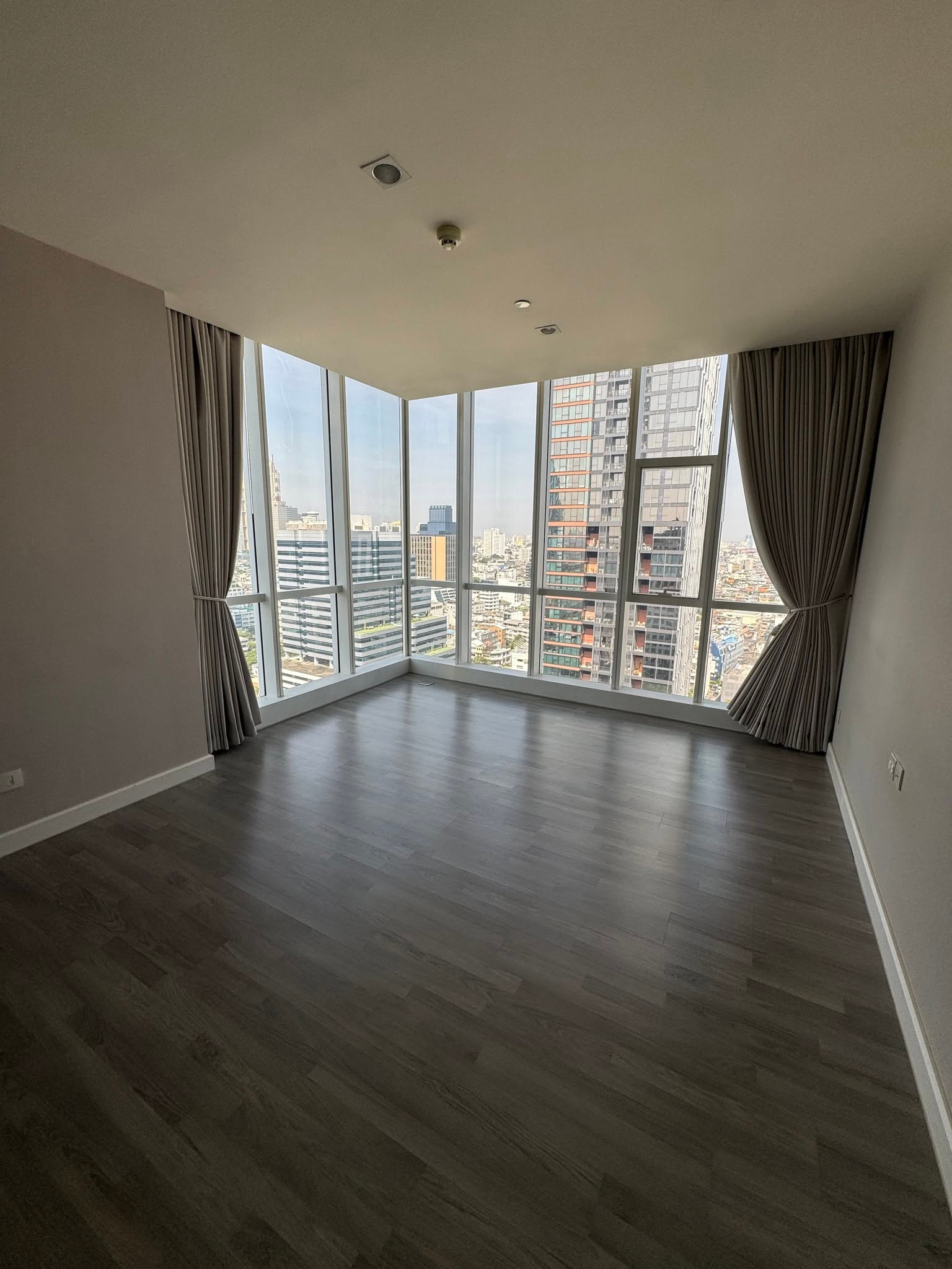 ขายด่วน • 🏢 𝐓𝐡𝐞 𝐑𝐨𝐨𝐦 สาทร-ถนนปั้น | 2 Beds, 78.26 Sqm. 𝑶𝒏𝒍𝒚 𝟏𝟑.𝟗 𝒎𝒃 [ห้องเปล่า]