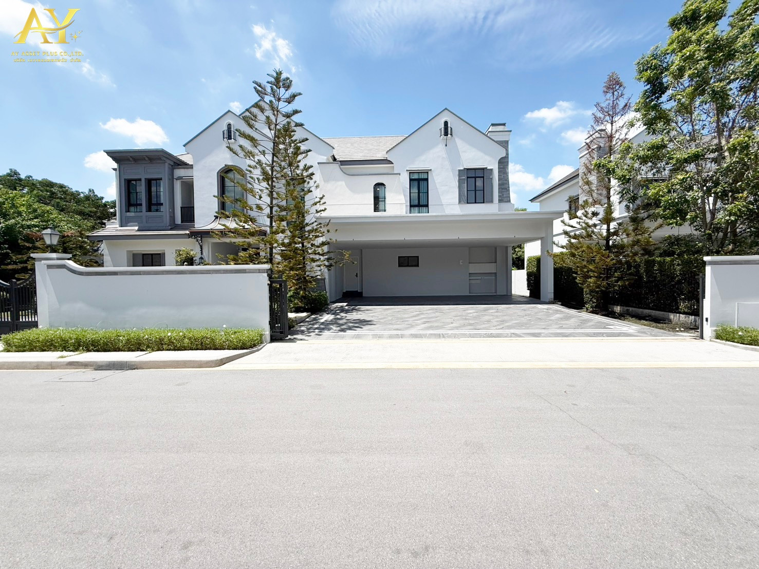 ที่สุดของความ Luxury✨ บนทำเลที่เป็นที่ต้องการมากที่สุด นันทวัน พระราม 9 - กรุงเทพกรีฑาตัดใหม่ บ้านเดี่ยวดีไซน์ Modern Classic หรูหรา อลังการ ด้วยพื้นที่ขนาด 178 ตร.ว. ในราคาสุด Exclusive เพียง 85 MB. คุ้มสุดๆ‼️ ตกแต่งเสร็จแล้ว หิ้วกระเป๋าพร้อมเข้าอยู่ทันท