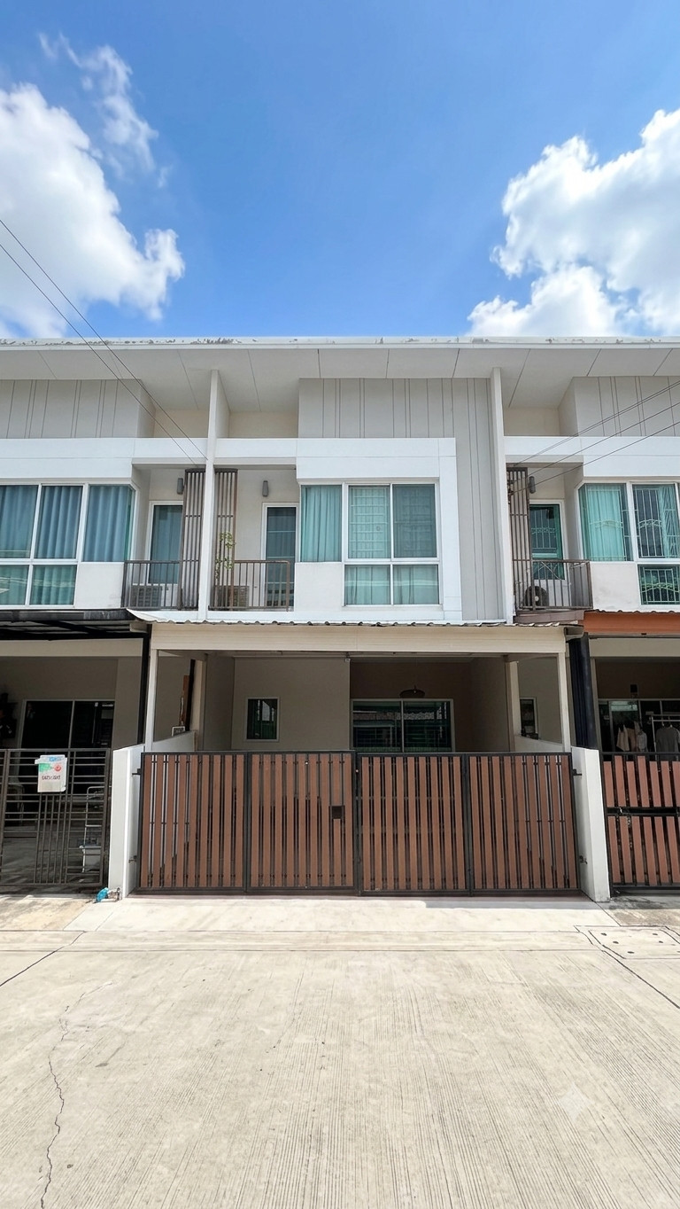 Townhome in the middle of City Sense Village, Phetkasem 69, Lak Song, Bang Khae.