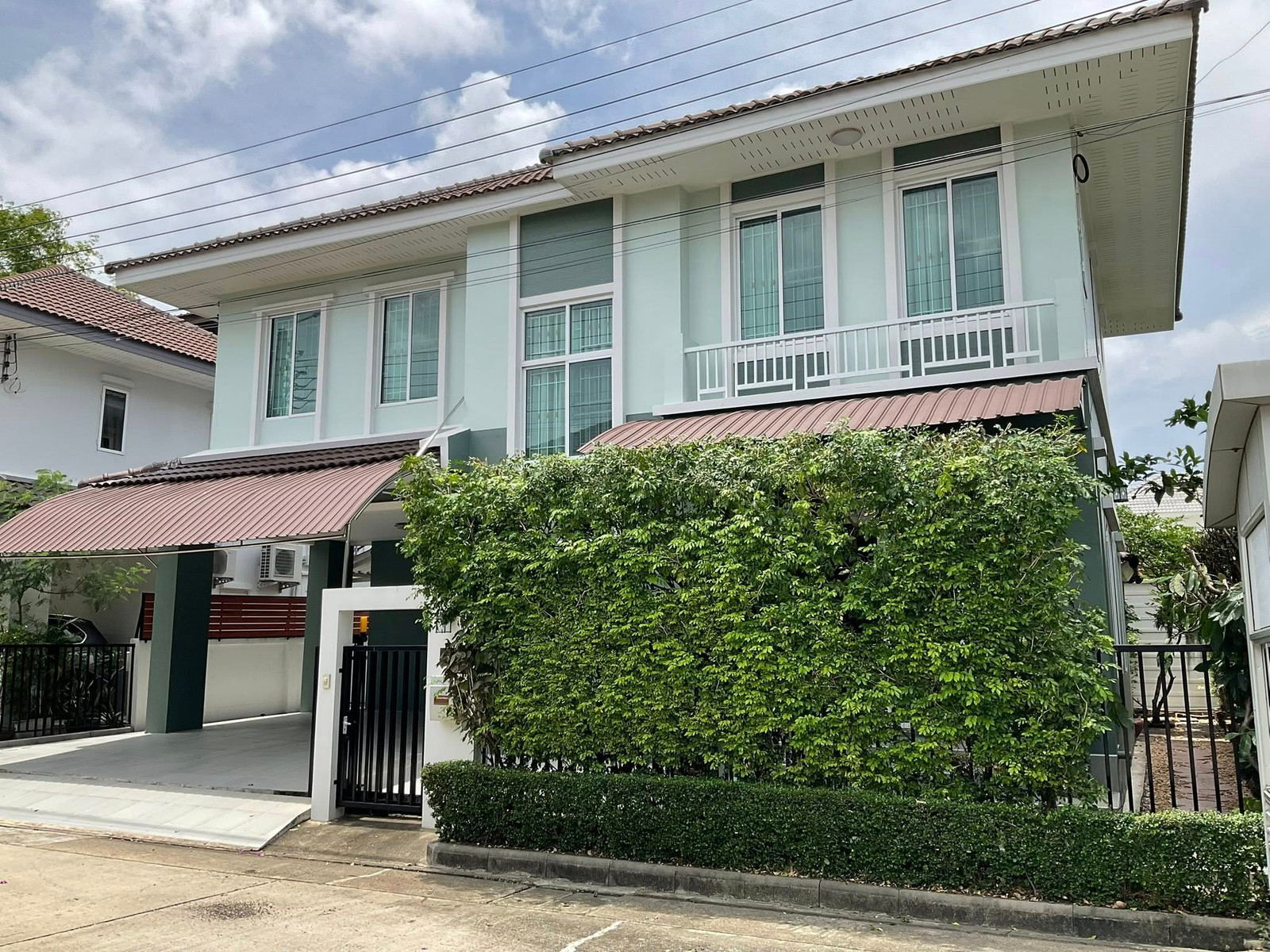 บ้านเดี่ยวอารมณ์รีสอร์ท ทำเลติดถนนใหญ่ ใกล้ชิดธรรมชาติสวนหลวง ร.9 ทาสีใหม่ทั้งหลัง พร้อมหิ้วกระเป๋าเข้าอยู่ บ้านเดี่ยวอารมณ์รีสอร์ท ทำเลติดถนนใหญ่ ใกล้ชิดธรรมชาติสวนหลวง ร.9 ทาสีใหม่ทั้งหลัง พร้อมหิ้วกระเป๋าเข้าอยู่