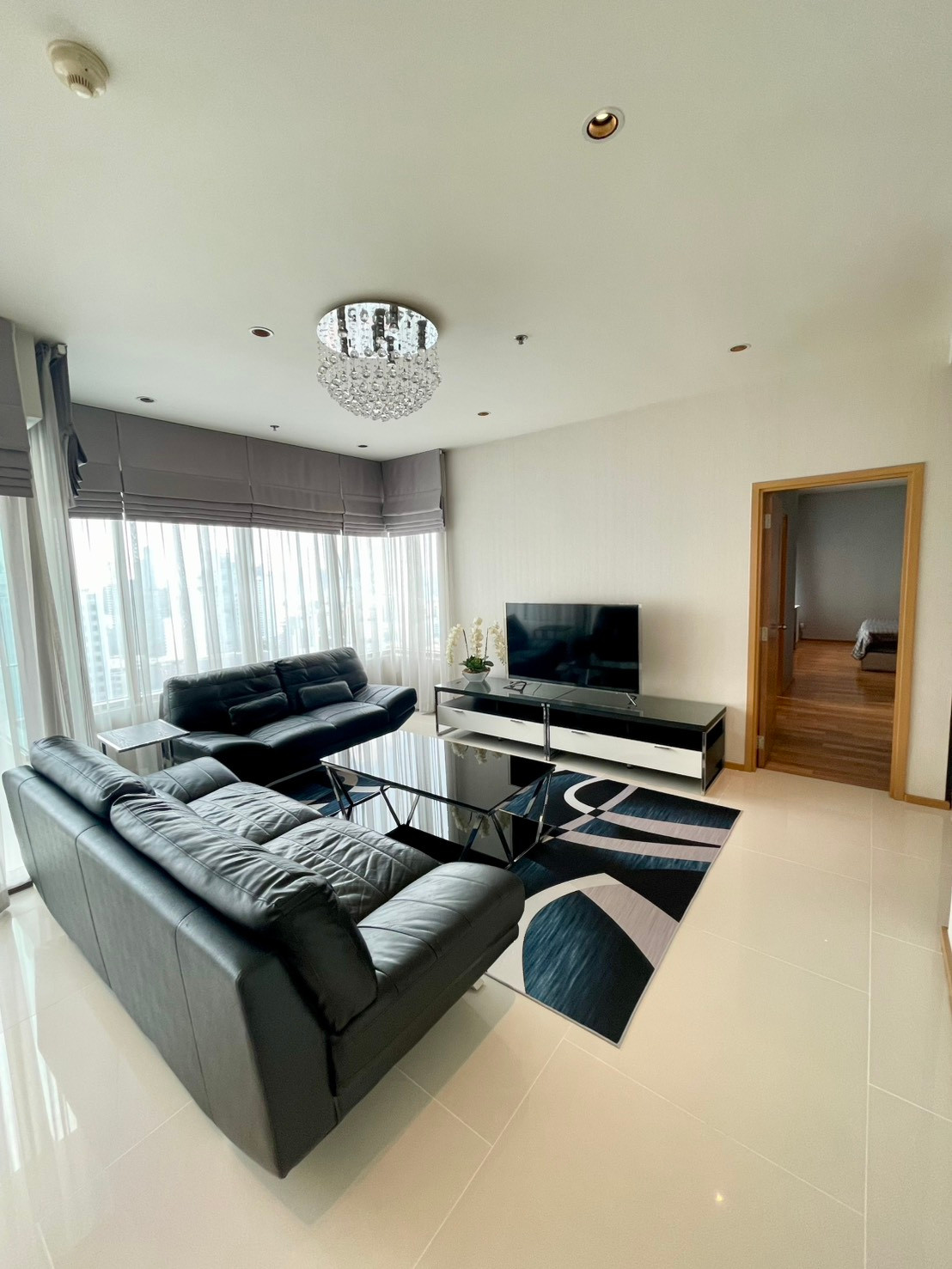 !! Beautiful room for rent, Condo The Emporio Place, near BTS Phrom Phong.