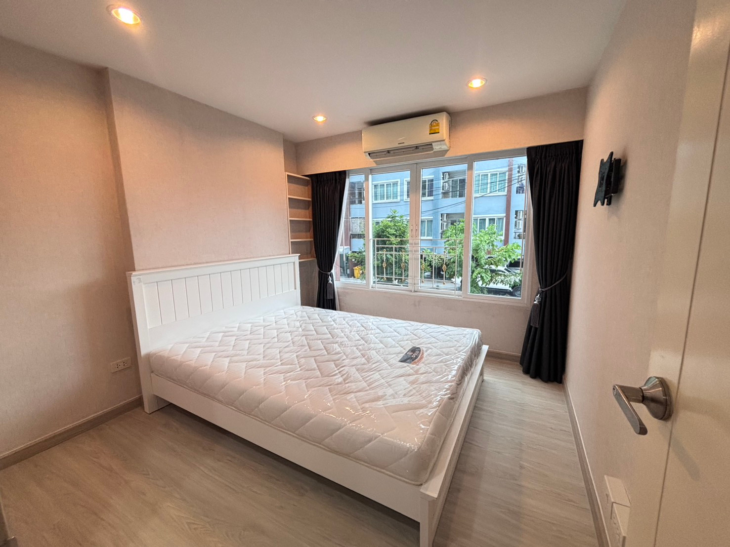 Urgent sale! Anna Condo Bang Yai 1.21 million baht, new condition and most beautiful. Fully furnished, ready to move in Extra large room 32.20 sq m, 2nd floor