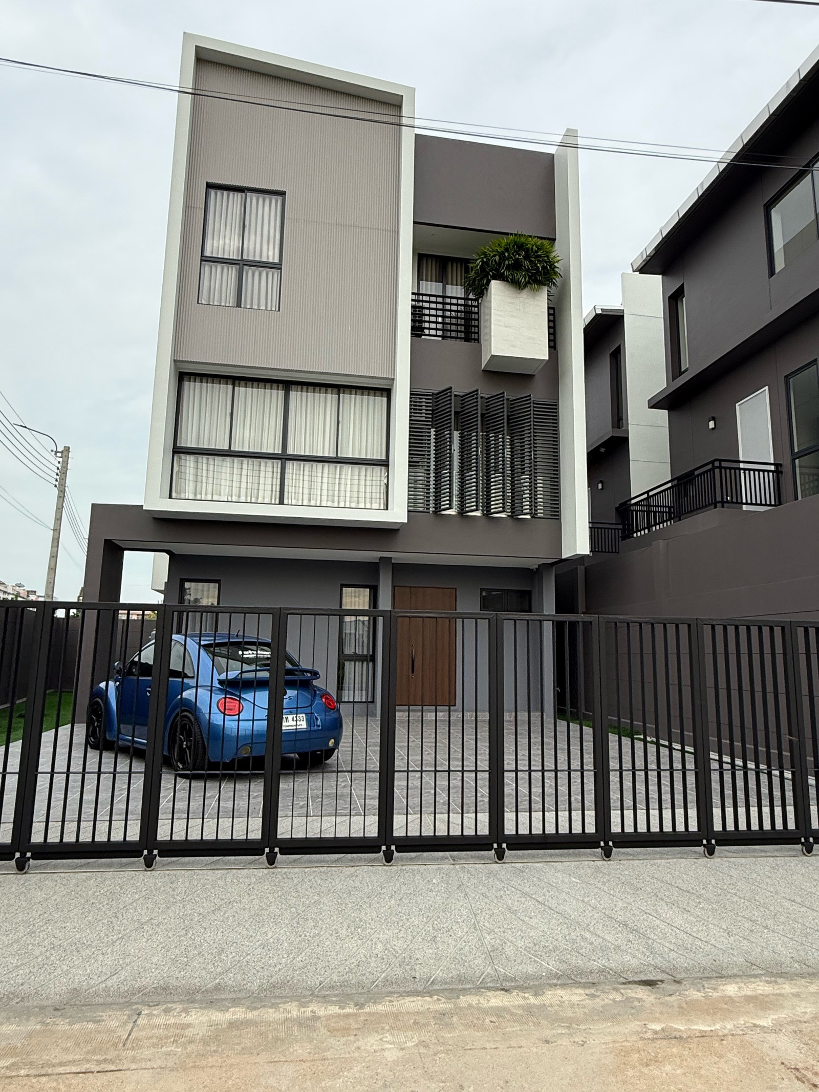 Single house, quiet alley, Lat Phrao 101 location.
