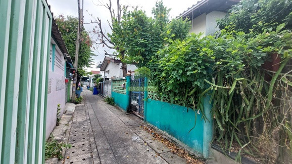 ที่ดินแถมบ้าน เคหะร่มเกล้า 29 ลาดกระบัง ทำเลอบอุ่น ใกล้แหล่งของกิน สวนสาธารณะ – รูปที่ 3