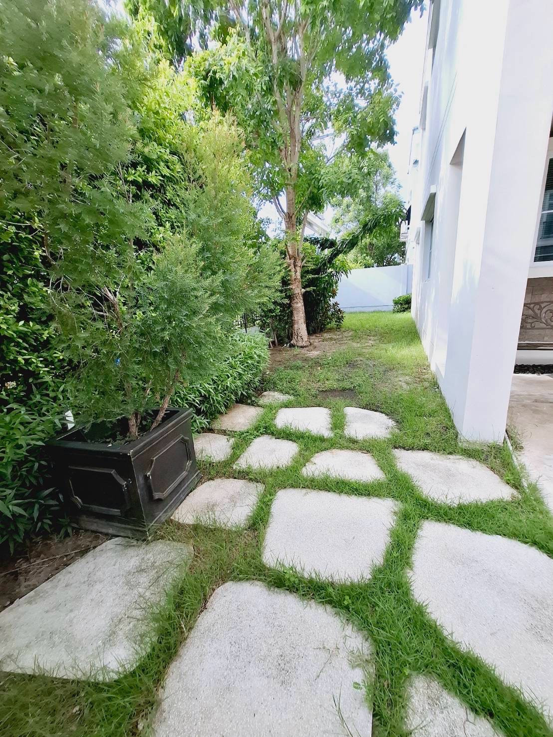 ห้องหัวมุมพร้อมห้องใต้หลังคากว้างขวางและสวนด้านข้าง – รูปที่ 4