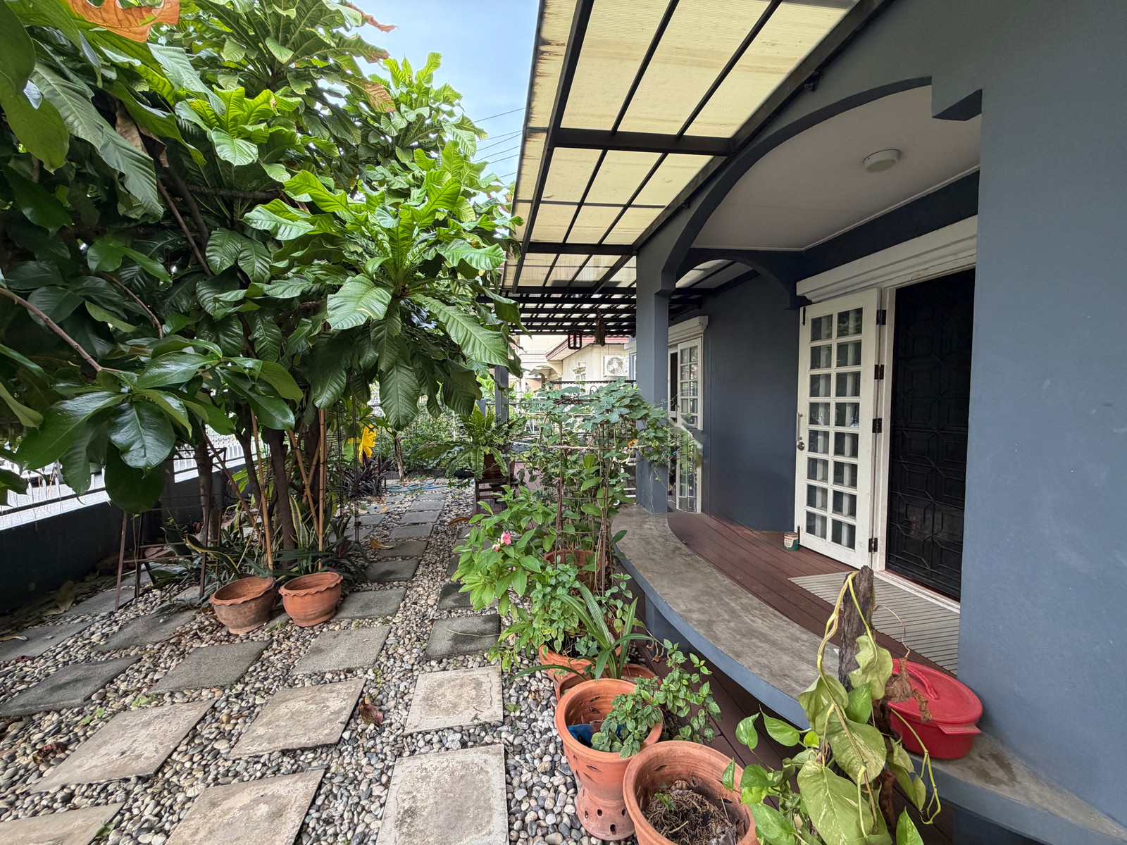 ขายบ้านเดี่ยวทำเลติดทางด่วนรามอินทรา 2 ชั้น 57 ตร.ว. สภาพสวยรีโนเวทพร้อมอยู่ หมู่บ้านมงคลทิพย์ ซอยรามอินทรา 34 แยก 19 ติดเลียบด่วนรามอินทรา – รูปที่ 2