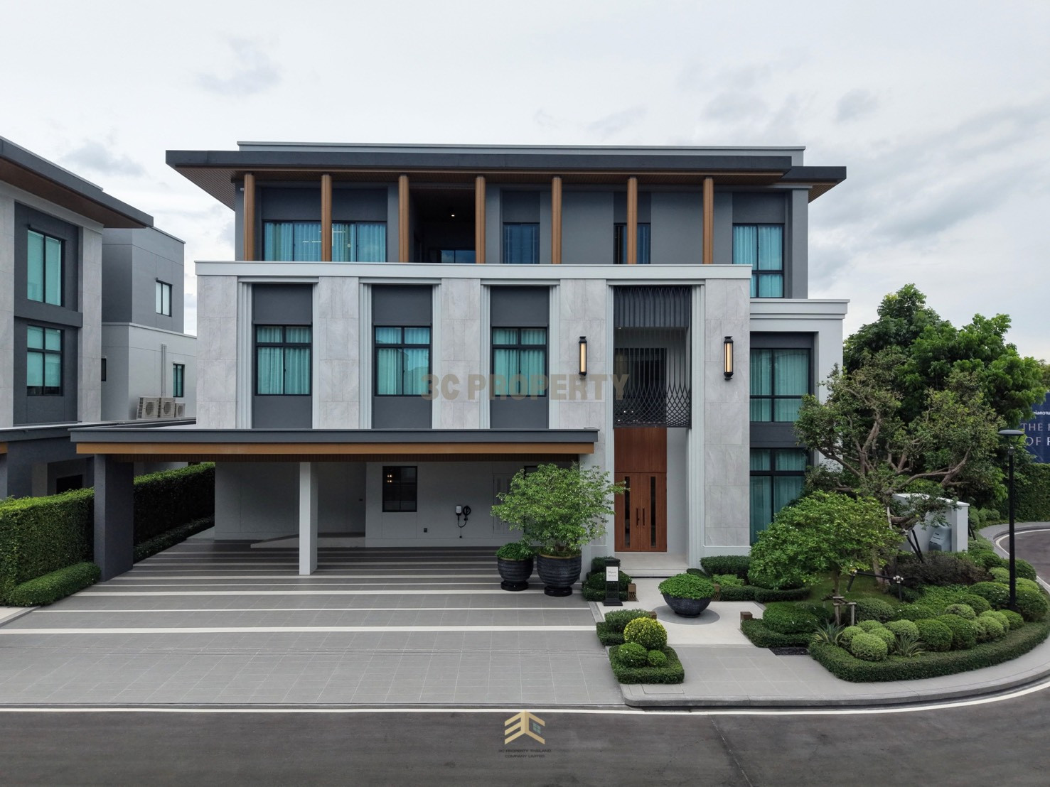 บ้านหรู ที่ให้ลิฟต์และสระว่ายน้ำส่วนตัวทุกหลัง : แซงเคียม กรุงเทพกรีฑา : CINQUIÈME Krungthep Kreetha (นัดชม กี้ 088-8602666) บ้านหรู ที่ให้ลิฟต์และสระว่ายน้ำส่วนตัวทุกหลัง : แซงเคียม กรุงเทพกรีฑา : CINQUIÈME Krungthep Kreetha (นัดชม กี้ 088-8602666)