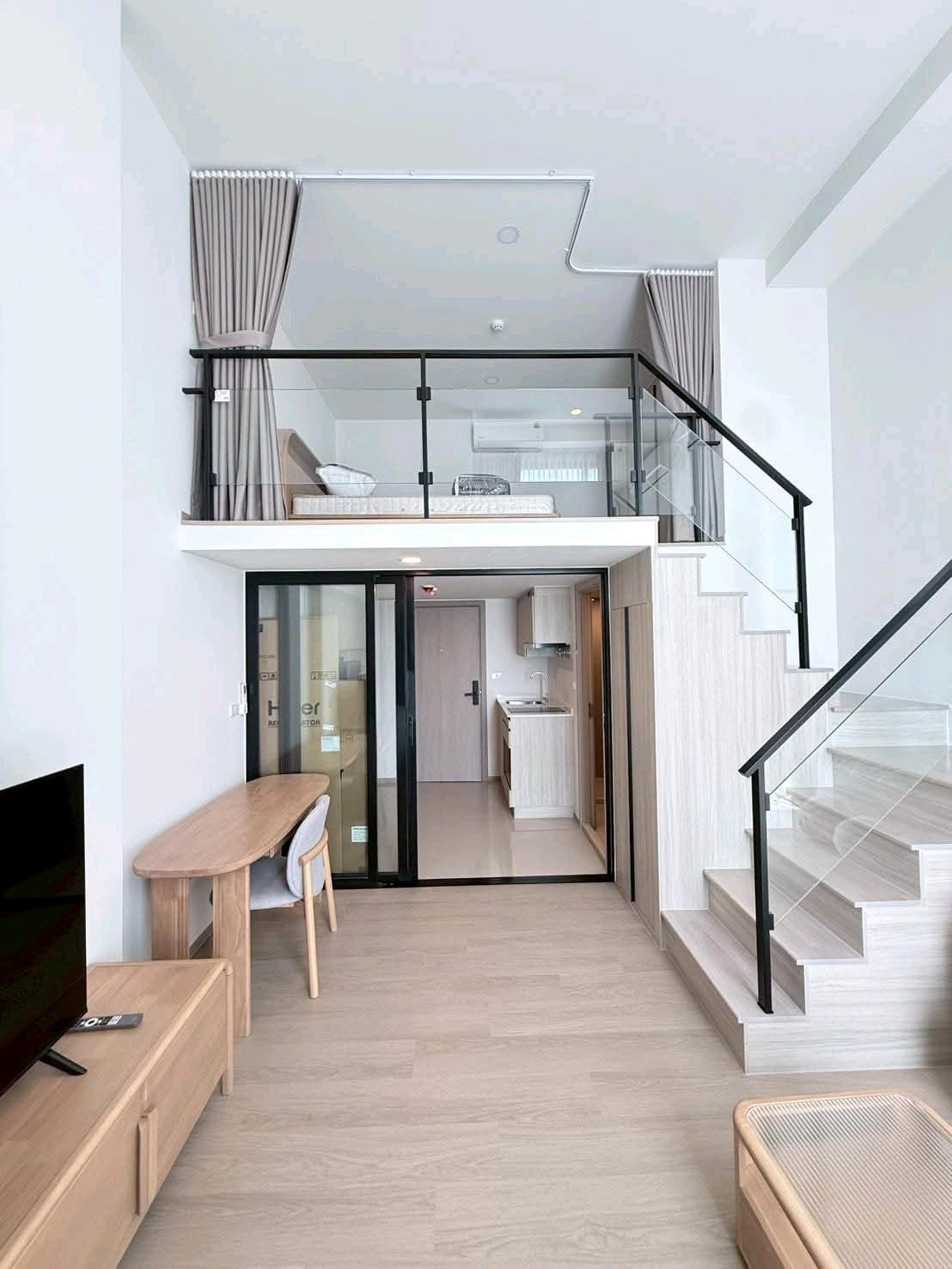 Room for rent, 2-story condo, high ceiling, premium space, Origin Play Bangkhunnon ✨ Room type 1 Bedroom Duo Space (Loft/Duplex), 4.2 meter high ceiling, airy, separated living zone downstairs and sleeping zone upstairs, perfectly proportioned [2]
💵 Rent: