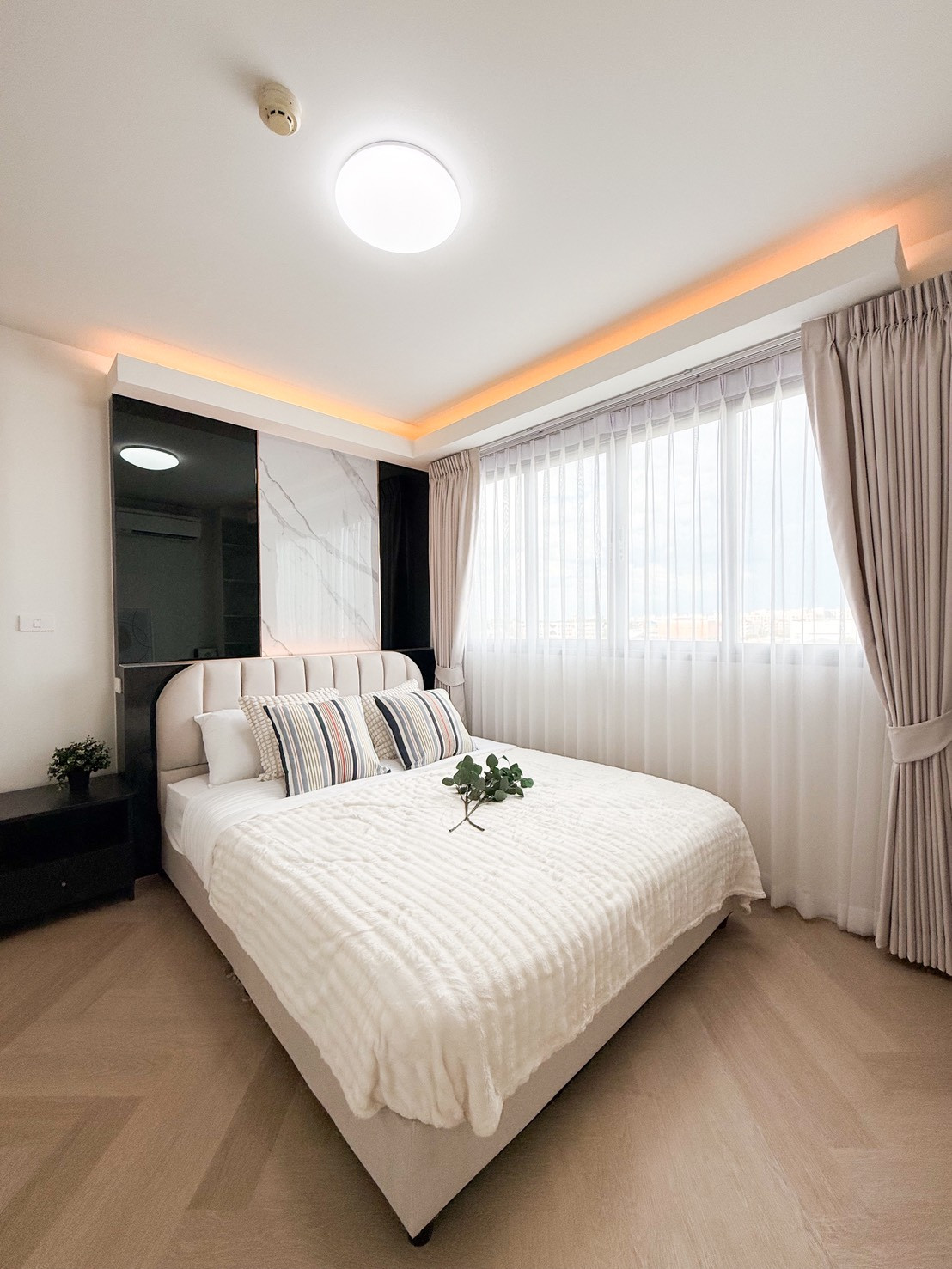 For sale D Condo Ramintra, beautiful room with all new furniture. For sale D Condo Ramintra, beautiful room with all new furniture.