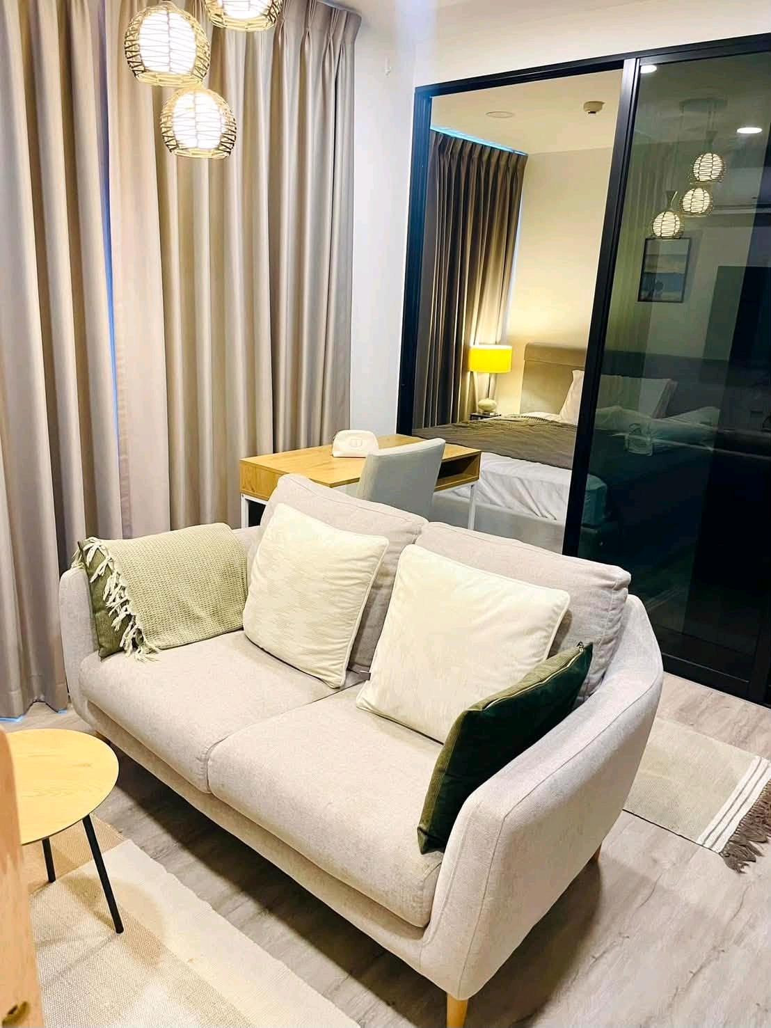 Condo Low rise
เข้าอยู่ได้เลยค่าา

ปล่อยเช่าคอนโดติดรถไฟฟ้า 2 สาย 🚊🚆
15 นาทีถึงสาธร สีลม ,ไอคอนสยาม🎊
BTS และ MRT บางหว้า

📍Beat Bangwa Interchange.
28 ตรม 1 ห้องนอน 1 ห้องน้ำ แยกสักส่วนห้องนอนห้องนั่งเล่น เฟอร์ครบ

แอร์ 2 ตัว,
ทีวี ,เครื่องซักผ้าฝาหน้ – รูปที่ 3