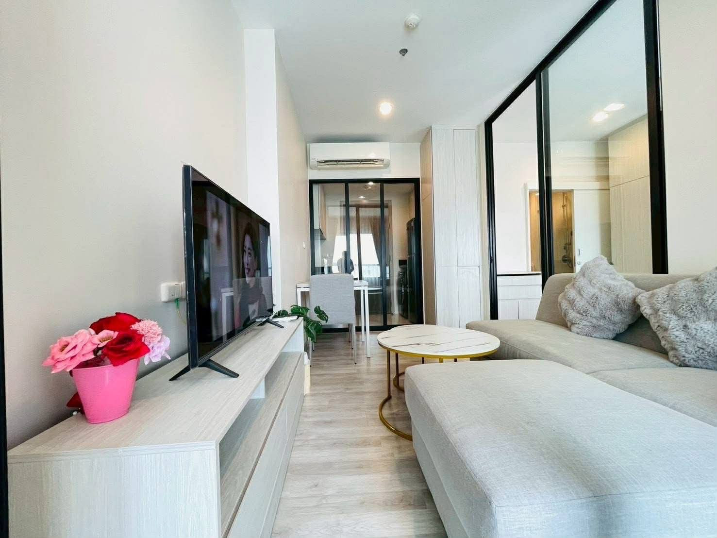 Condo for rent Niche MONO Mega Space Bangna (Niche Mono Mega Space Bangna)
Room size: 35 sq m Floor: 37 Price: 14,000 baht Nearby places: mega bangna Condo for rent Niche MONO Mega Space Bangna (Niche Mono Mega Space Bangna)
Room size: 35 sq m Floor: 37 Price: 14,000 baht Nearby places: mega bangna