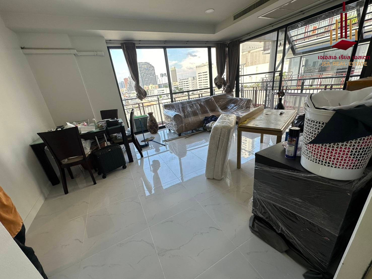 ✨ For Rent: Amanta Ratchada Condo ✨  💰 Only 38,000 THB/month 