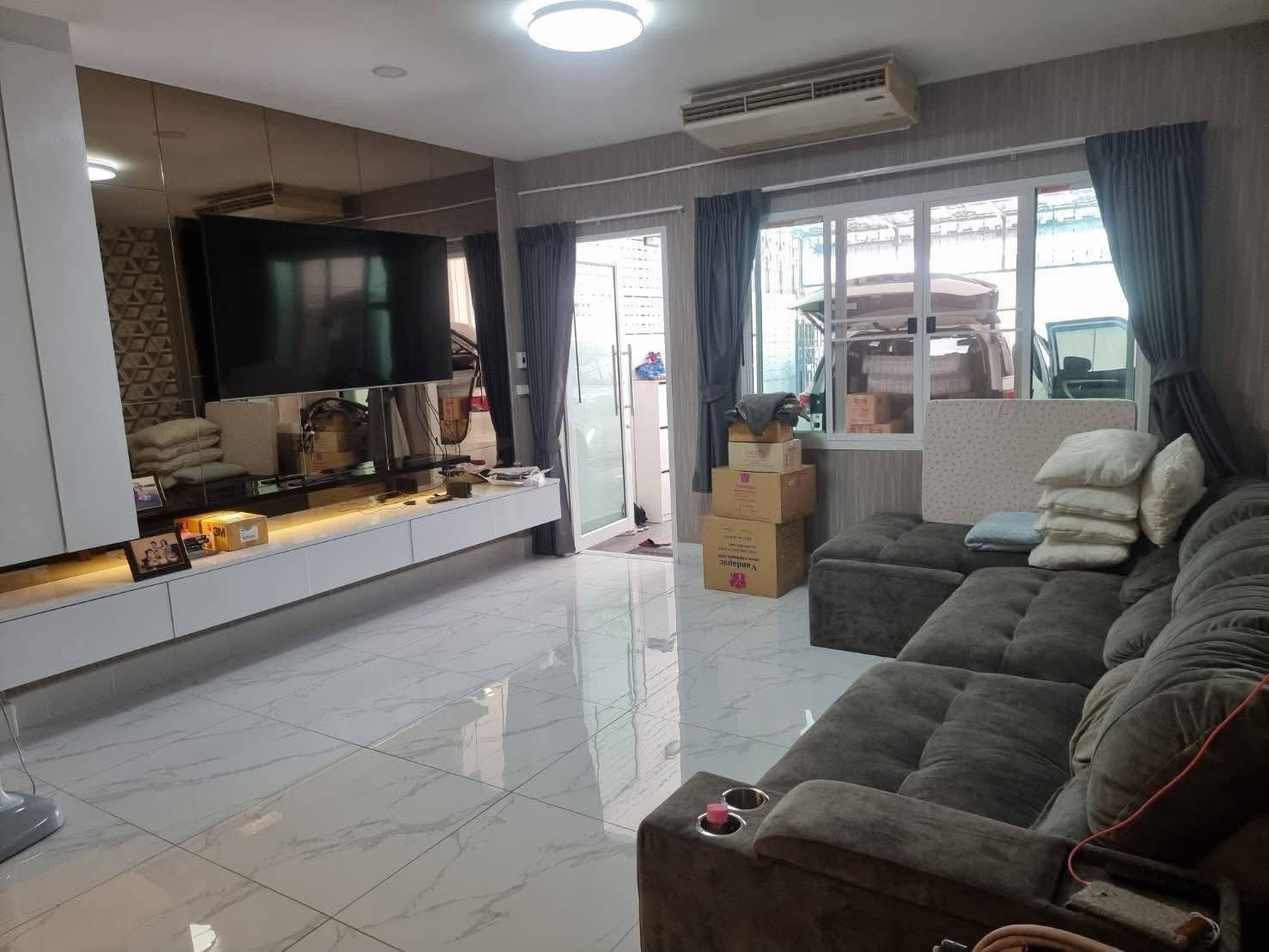 ให้เช่าทาวน์โฮม 4 ชั้น ใกล้ MRT สุทธิสาร เพียง 450 เมตร – รูปที่ 2