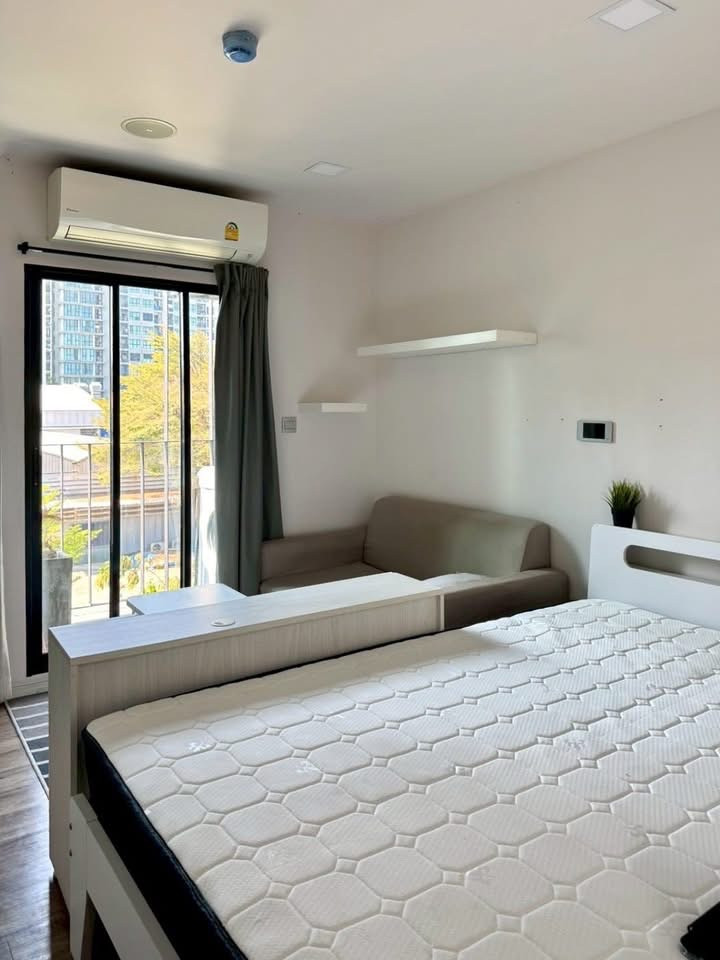 Sold with tenant! Condo Atmoz Chaengwattana (Atmoz Chaengwattana) modern style condo. Luxury resort near the BTS in a prime location, Chaengwattana, Muang Thong Thani.