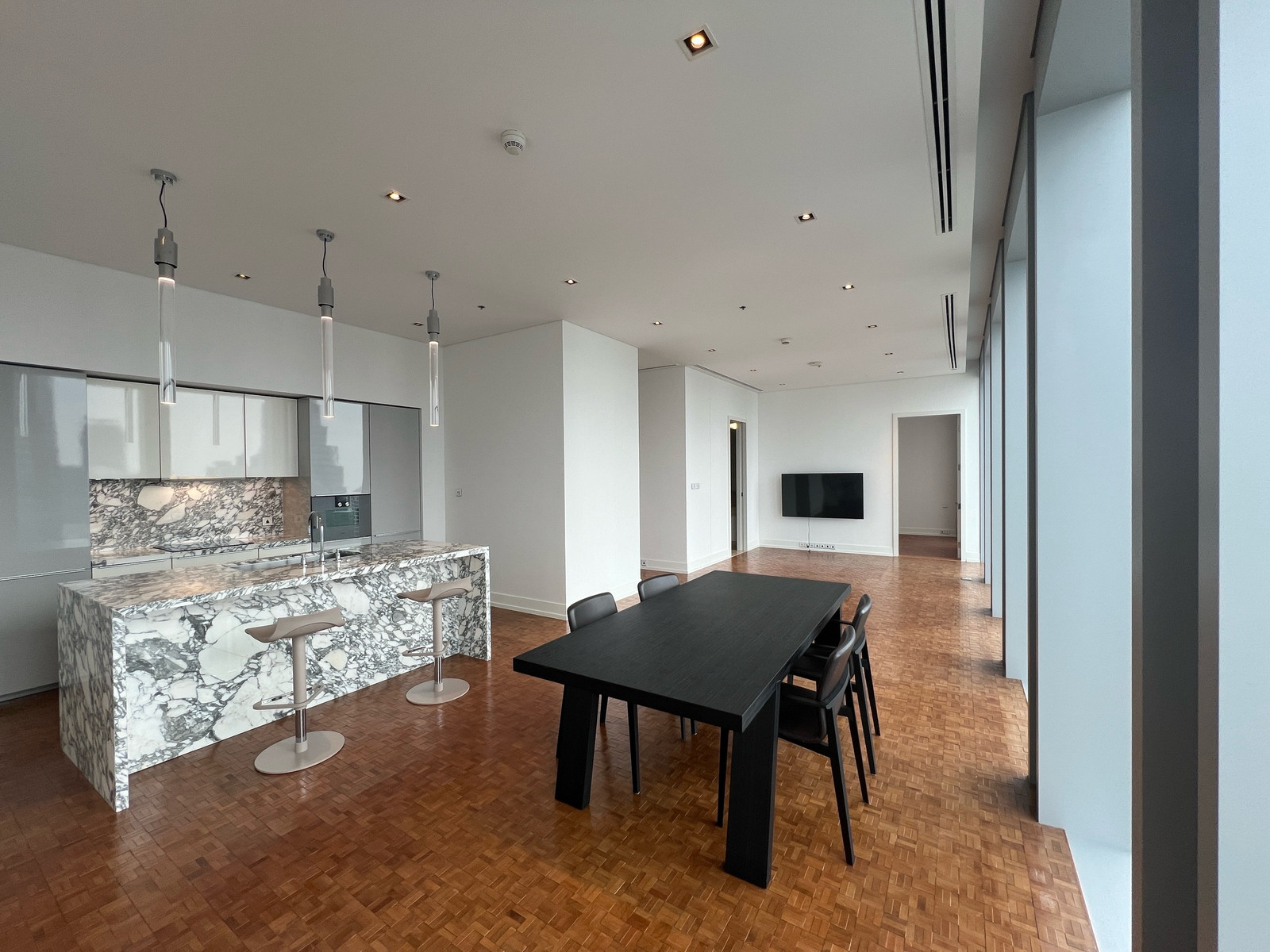 Ritz-Carlton Residence · 25th Floor · North-Facing Over Silom · THB 180,000/Month Ritz-Carlton Residence · 25th Floor · North-Facing Over Silom · THB 180,000/Month