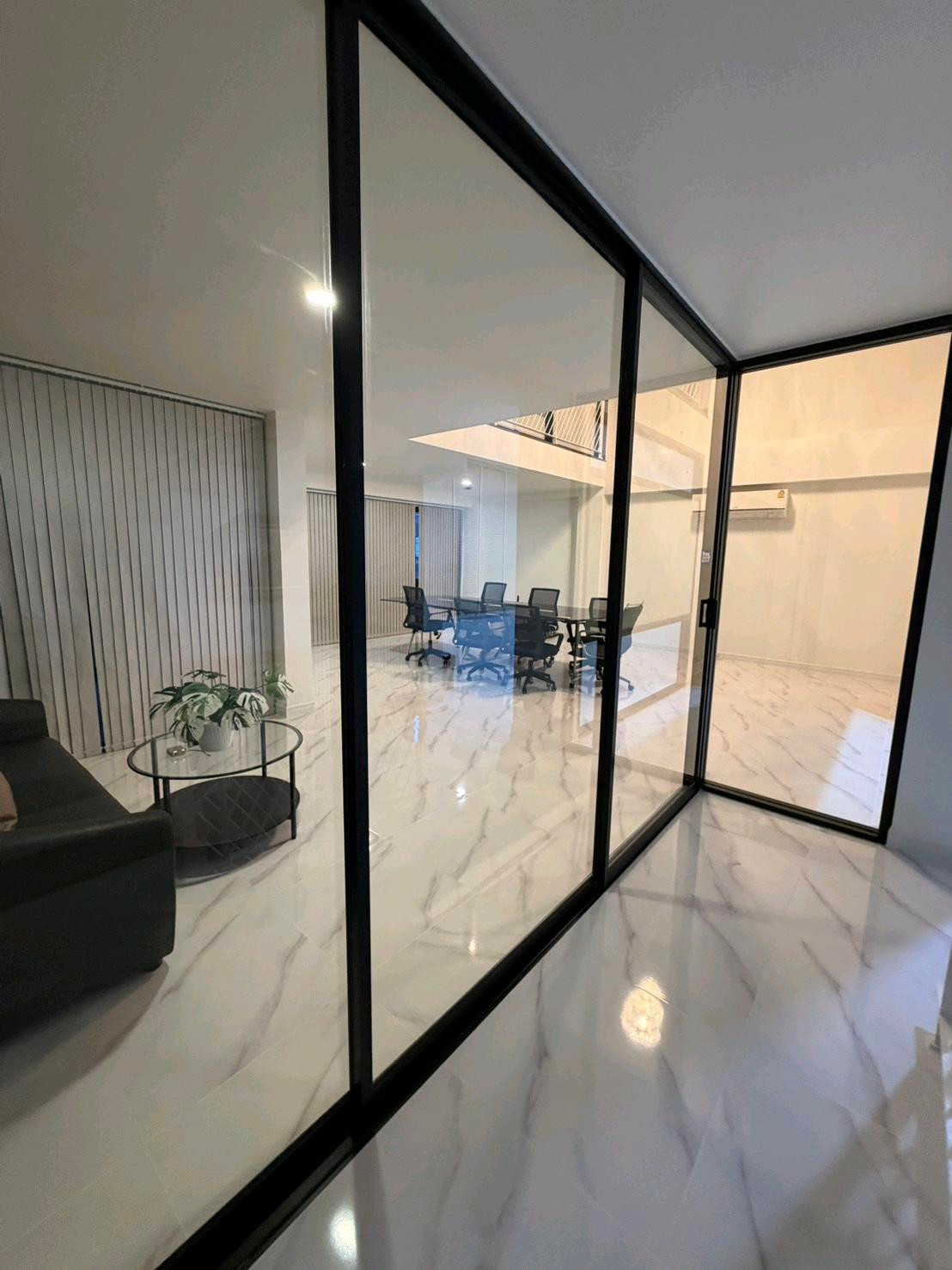 ให้เช่าโฮมออฟฟิศ 3 ชั้นครึ่ง ทำเลทองติดถนนใหญ่ ✨🏢
📍 กิ่งแก้ว – สมุทรปราการ
จุดเด่นโครงการ/สถานที่ ✨
• 📍 ทำเลดี ปากทางติดธนาคารกสิกร
🚗 ทำเลศักยภาพ เหมาะสำหรับ สำนักงาน บริษัท ธุรกิจ SME ร้านค้า หรือโชว์รูม – รูปที่ 4