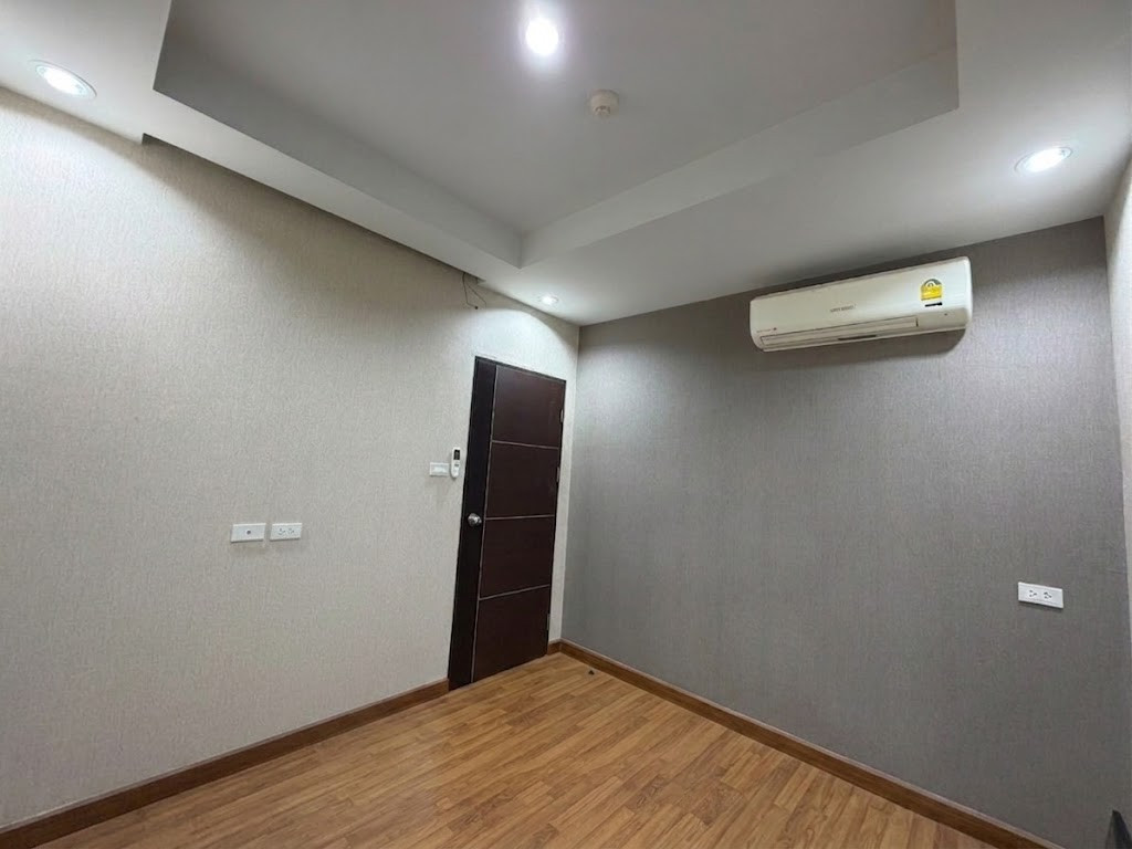 🔥 คอนโดห้องใหญ่ 2 ห้องนอน โซนคูคต เพียง 1.5 ล้าน! 🏢 ลามูร์ คอนโด – รูปที่ 3