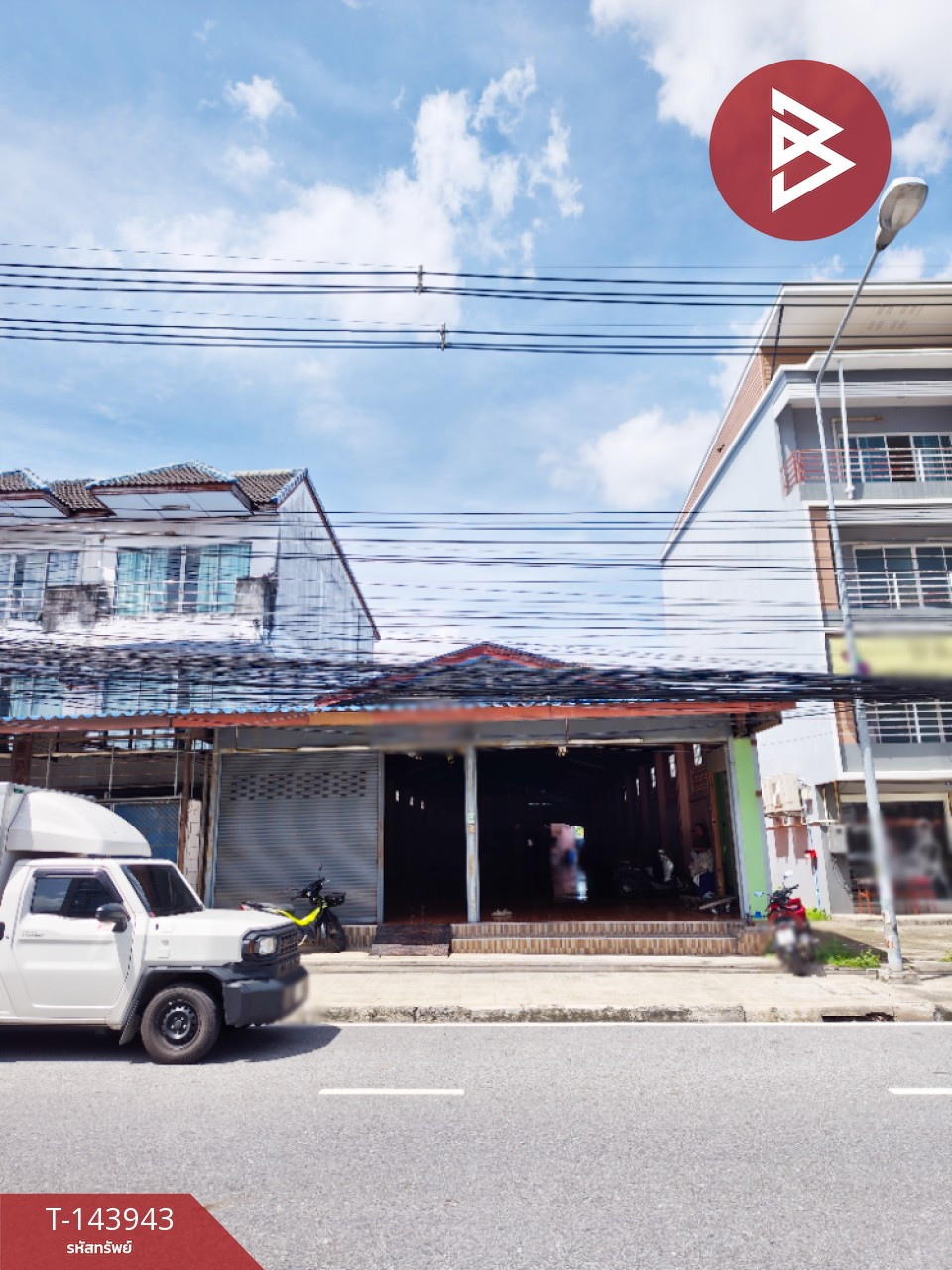 Single house for sale next to the road, area 2 ngan, Sriracha, Chonburi.