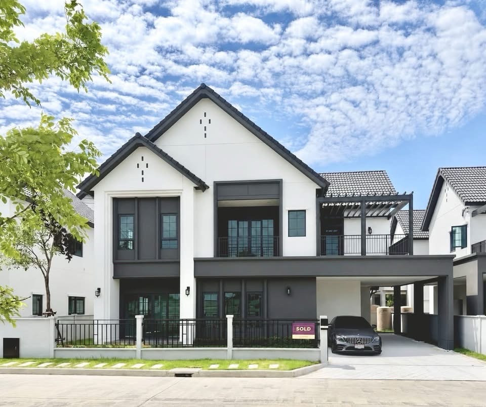 Luxury Corner-Unit House for Rent  Project: Centro Bangna