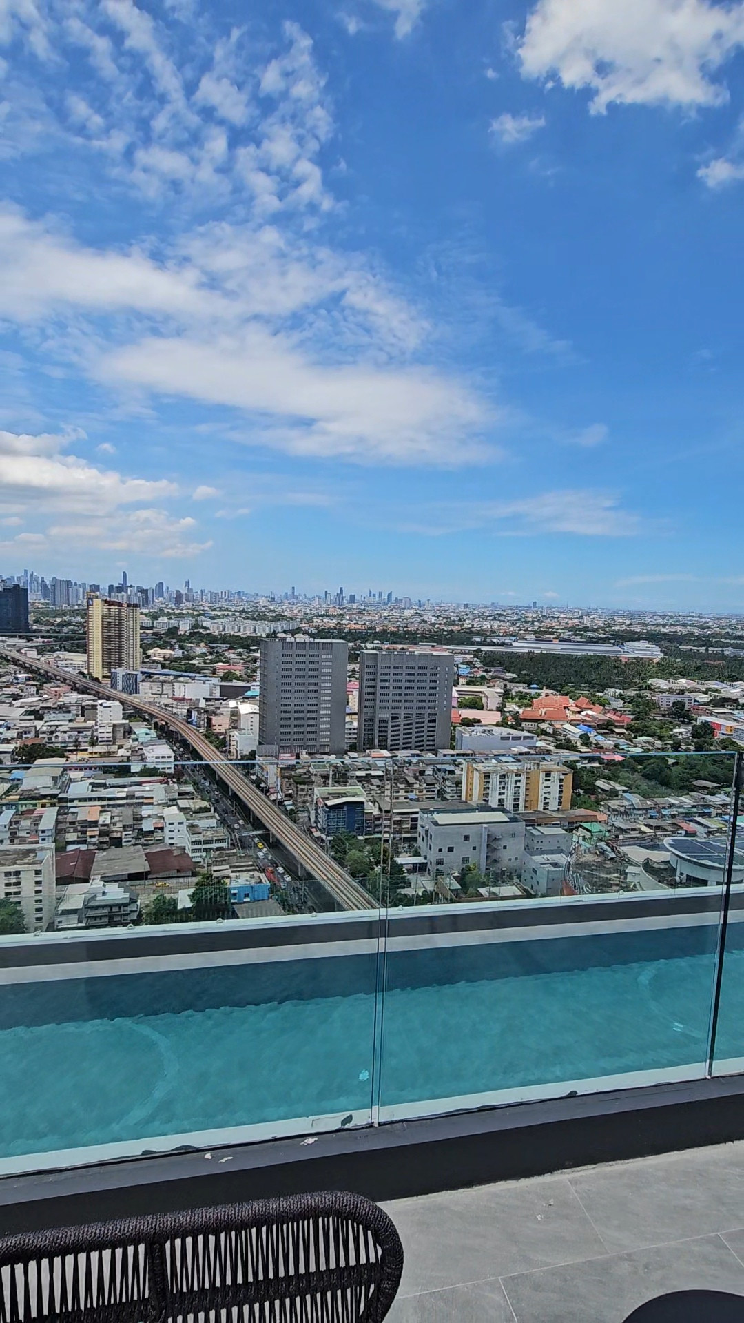 Condo next to Phasi Charoen MRT station.